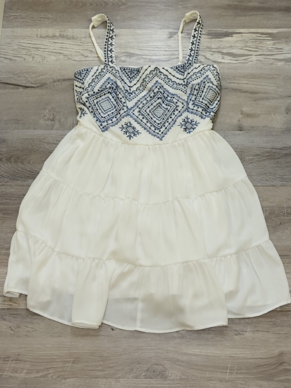 Francescas Chrystal Fit & Flare White & Blue Embroidered Mini Dress Womens Med